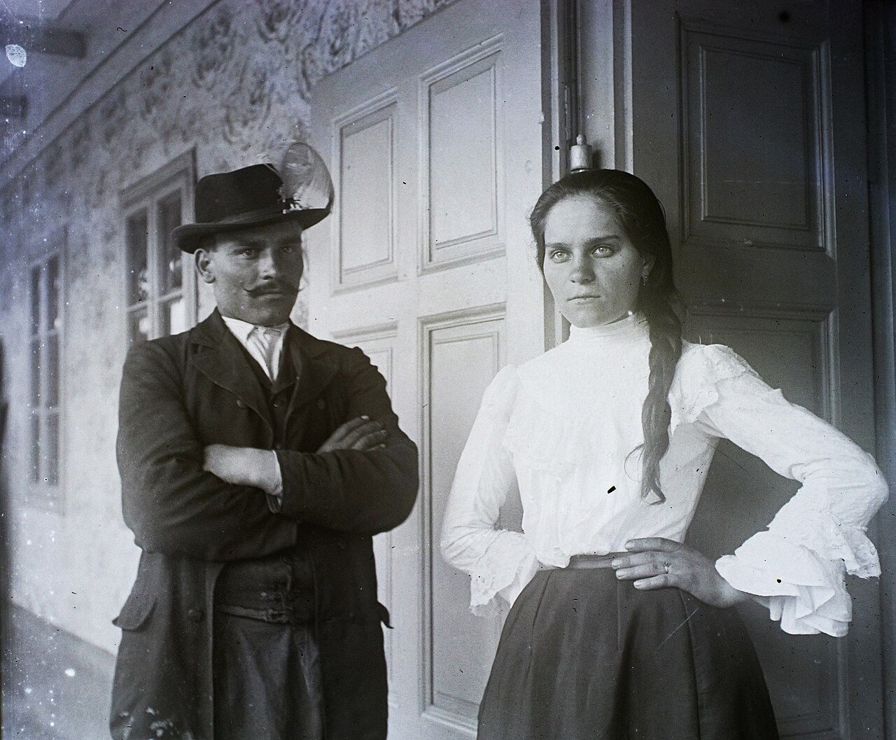 Femme aux cheveux tressés à Karcag en Hongrie en 1908 Femme aux cheveux tressés à Karcag en Hongrie en 1908