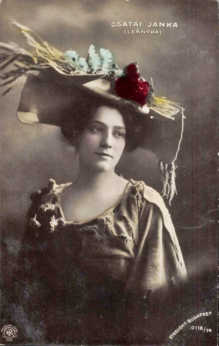 janka csatay coiffure femme hongroise 1906 Janka Csatay avec une coiffure de femme hongroise en 1906