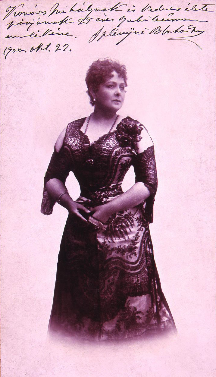Lujza Blaha avec une coiffure courte en 1900 Lujza Blaha avec une coiffure courte en 1900