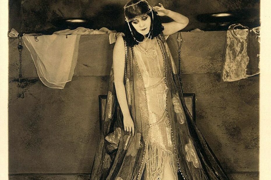 Theda Bara, la grande vamp du cinéma muet theda bara salome 1918 Theda Bara dans le rôle de Salomé en 1918