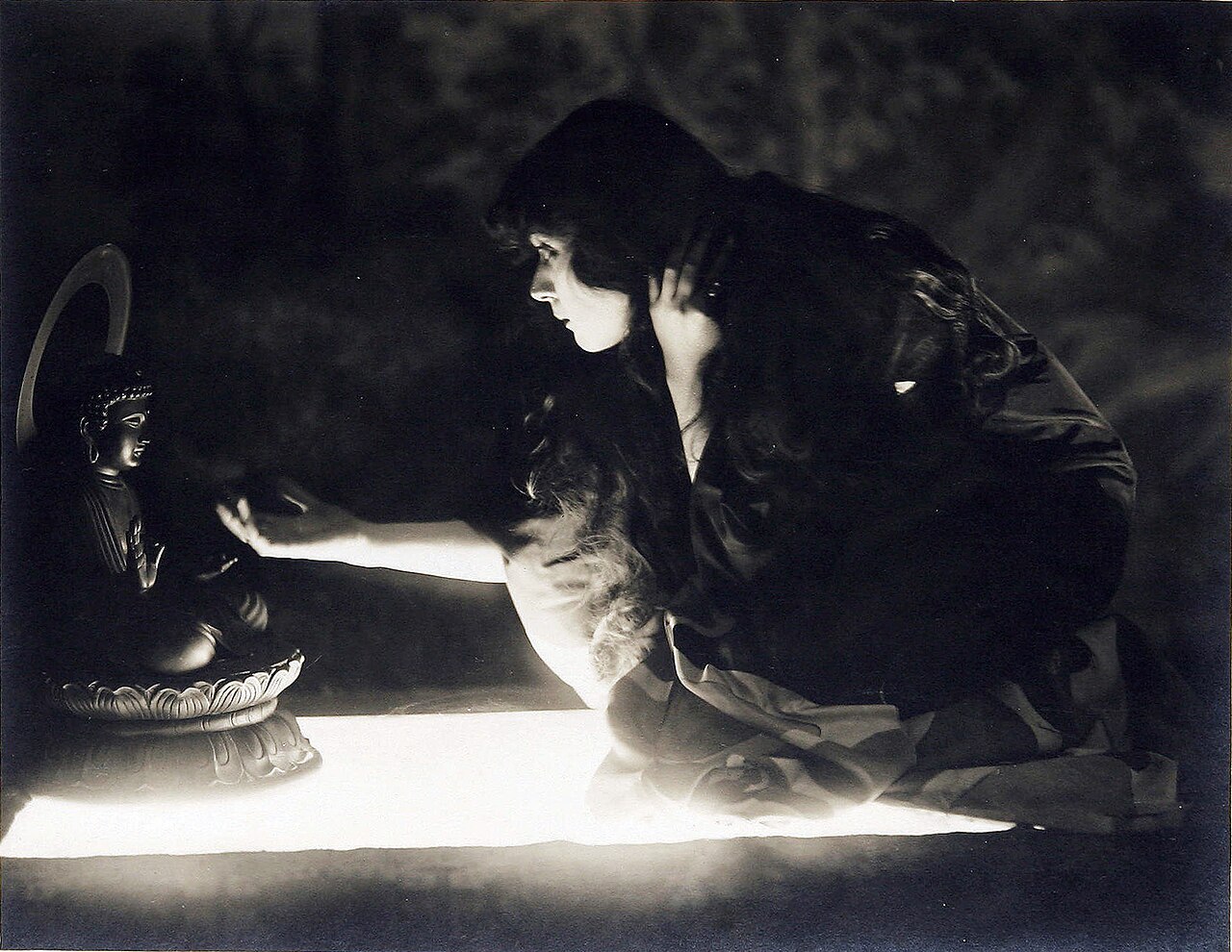 Theda Bara dans The Soul of Buddha en 1918 Theda Bara dans The Soul of Buddha en 1918