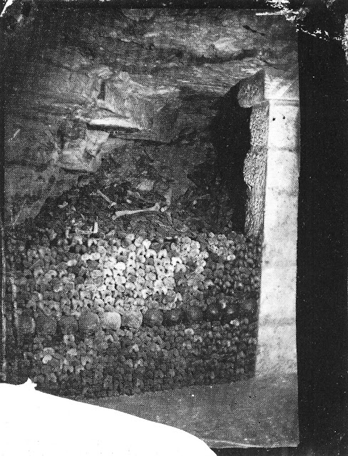 une exploration des catacombes de Paris au 19eme siècle par Nadar une exploration des catacombes de Paris au 19eme siecle par Nadar 13 une-exploration-des-catacombes-de-Paris-au-19eme-siecle-par-Nadar-13