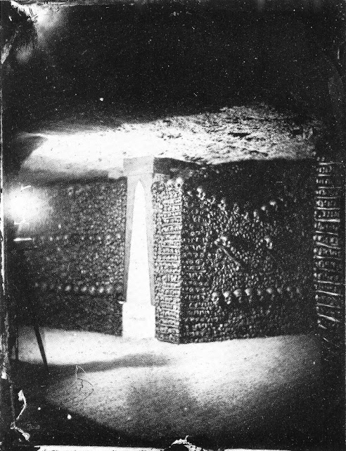une exploration des catacombes de Paris au 19eme siècle par Nadar une exploration des catacombes de Paris au 19eme siecle par Nadar 17 une-exploration-des-catacombes-de-Paris-au-19eme-siecle-par-Nadar-17