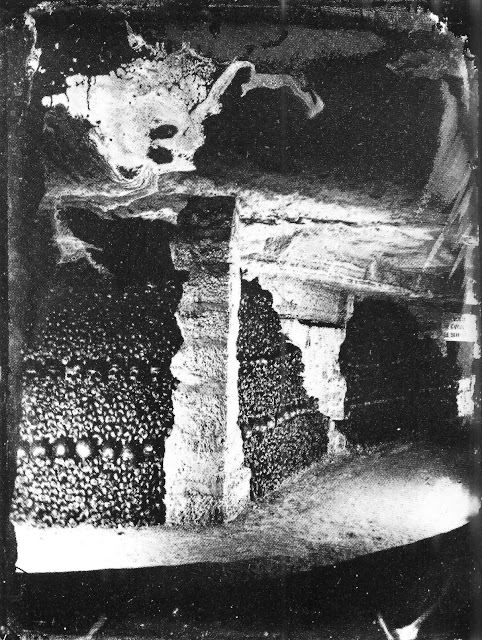 une exploration des catacombes de Paris au 19eme siècle par Nadar une exploration des catacombes de Paris au 19eme siecle par Nadar 18 une-exploration-des-catacombes-de-Paris-au-19eme-siecle-par-Nadar-18