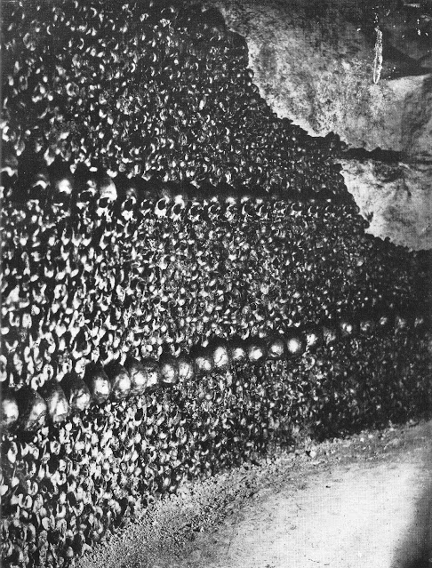 une exploration des catacombes de Paris au 19eme siècle par Nadar une exploration des catacombes de Paris au 19eme siecle par Nadar 21 une-exploration-des-catacombes-de-Paris-au-19eme-siecle-par-Nadar-21