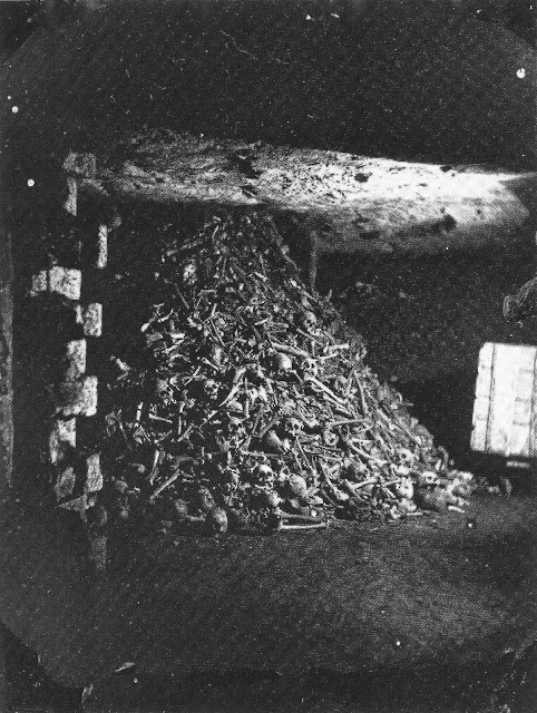 une exploration des catacombes de Paris au 19eme siècle par Nadar une exploration des catacombes de Paris au 19eme siecle par Nadar 23 une-exploration-des-catacombes-de-Paris-au-19eme-siecle-par-Nadar-23