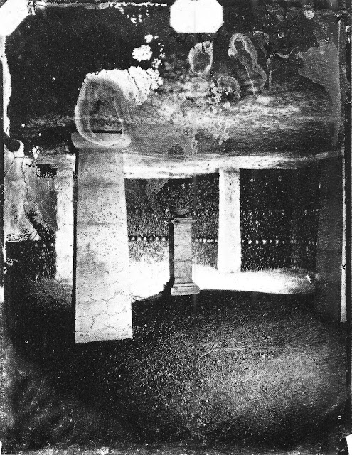 une exploration des catacombes de Paris au 19eme siècle par Nadar une exploration des catacombes de Paris au 19eme siecle par Nadar 39 une-exploration-des-catacombes-de-Paris-au-19eme-siecle-par-Nadar-39