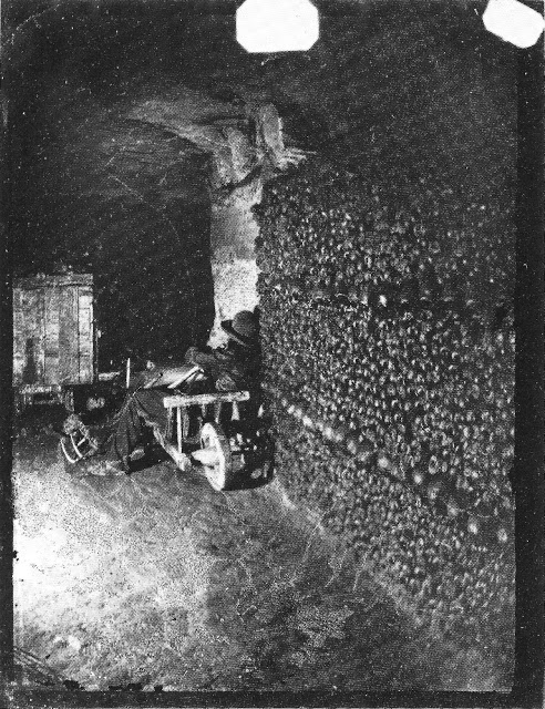 une exploration des catacombes de Paris au 19eme siècle par Nadar une exploration des catacombes de Paris au 19eme siecle par Nadar 40 une-exploration-des-catacombes-de-Paris-au-19eme-siecle-par-Nadar-40