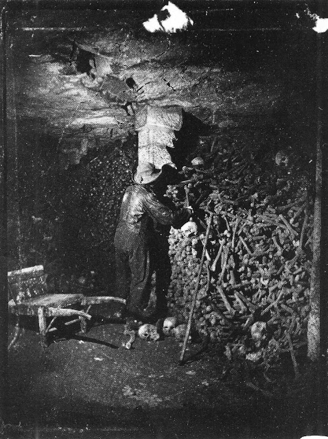 une exploration des catacombes de Paris au 19eme siècle par Nadar une exploration des catacombes de Paris au 19eme siecle par Nadar 5 une-exploration-des-catacombes-de-Paris-au-19eme-siecle-par-Nadar-5