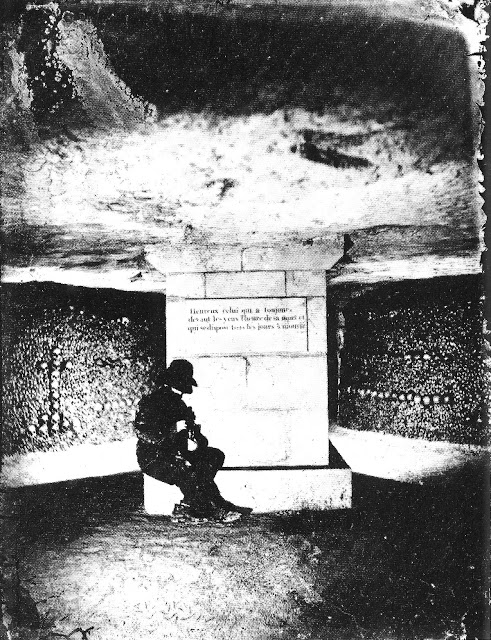 une exploration des catacombes de Paris au 19eme siècle par Nadar une exploration des catacombes de Paris au 19eme siecle par Nadar 7 une-exploration-des-catacombes-de-Paris-au-19eme-siecle-par-Nadar-7