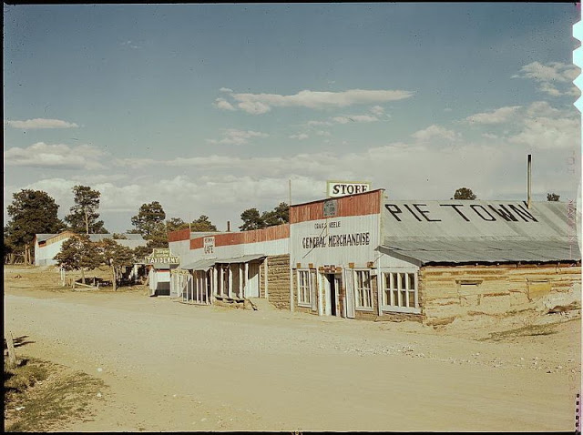 20 photos couleurs des magasins US dans les années 1940 20 photos couleurs des magasins US dans les annees 1940 13 20-photos-couleurs-des-magasins-US-dans-les-annees-1940-13