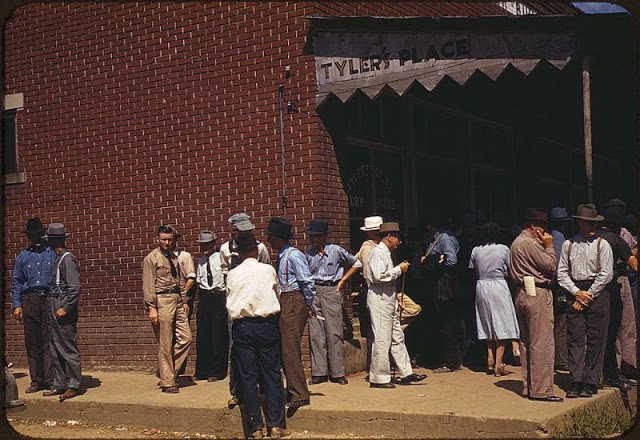 20 photos couleurs des magasins US dans les années 1940 20 photos couleurs des magasins US dans les annees 1940 4 20-photos-couleurs-des-magasins-US-dans-les-annees-1940-4