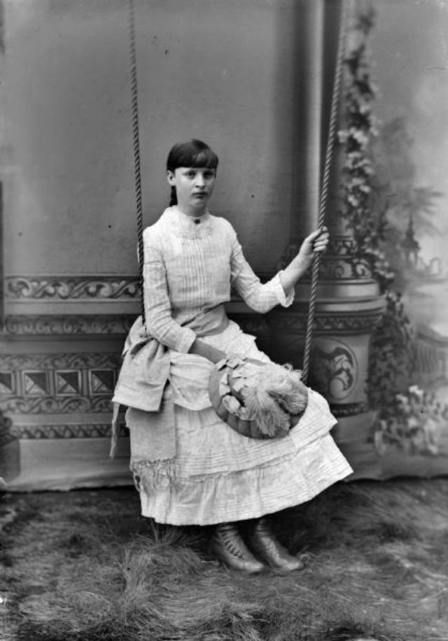 30 portraits avec une balançoire en studio au 19eme siecle 30 portraits avec une balancoire en studio au 19eme siecle 1 30-portraits-avec-une-balancoire-en-studio-au-19eme-siecle-1