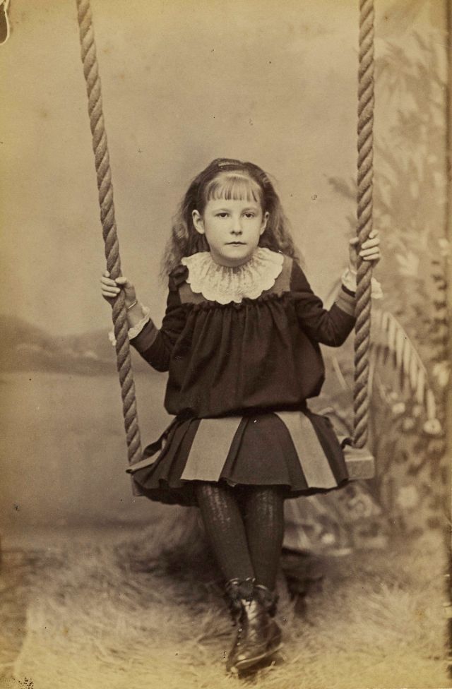 30 portraits avec une balançoire en studio au 19eme siecle 30 portraits avec une balancoire en studio au 19eme siecle 25 30-portraits-avec-une-balancoire-en-studio-au-19eme-siecle-25