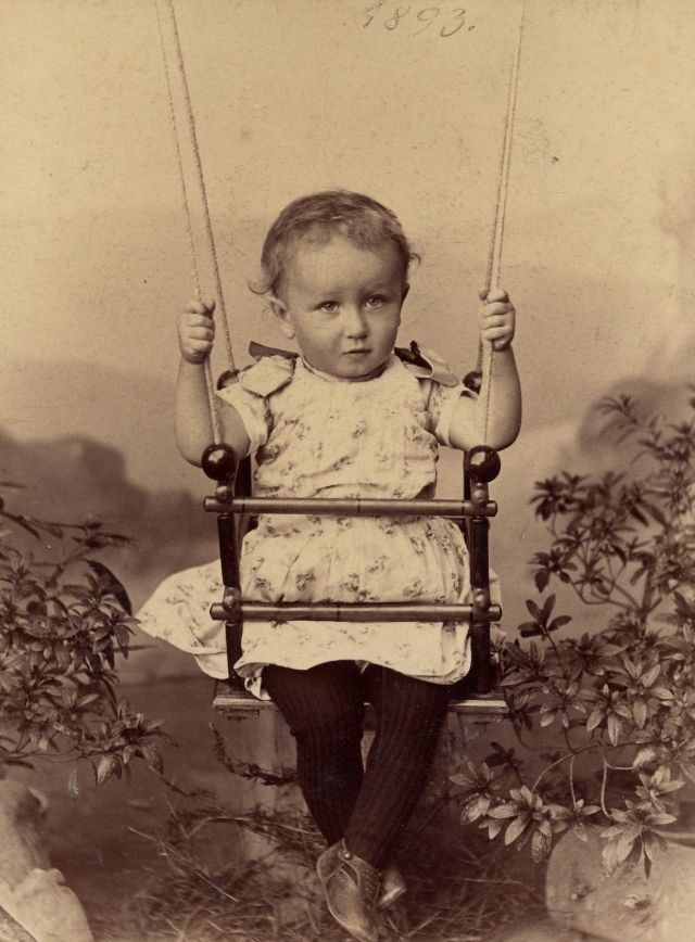 30 portraits avec une balançoire en studio au 19eme siecle 30 portraits avec une balancoire en studio au 19eme siecle 5 30-portraits-avec-une-balancoire-en-studio-au-19eme-siecle-5