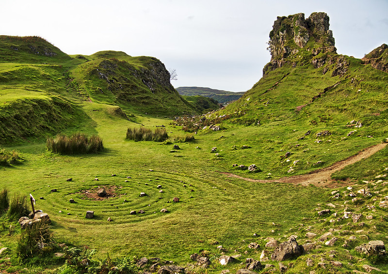 Fairy Glen - un lieu où rechercher les fées sur l'île de Skye Fairy Glen un lieu ou rechercher les fees sur l ile de Skye ecosse 9 Fairy-Glen-un-lieu-ou-rechercher-les-fees-sur-l-ile-de-Skye-ecosse-9