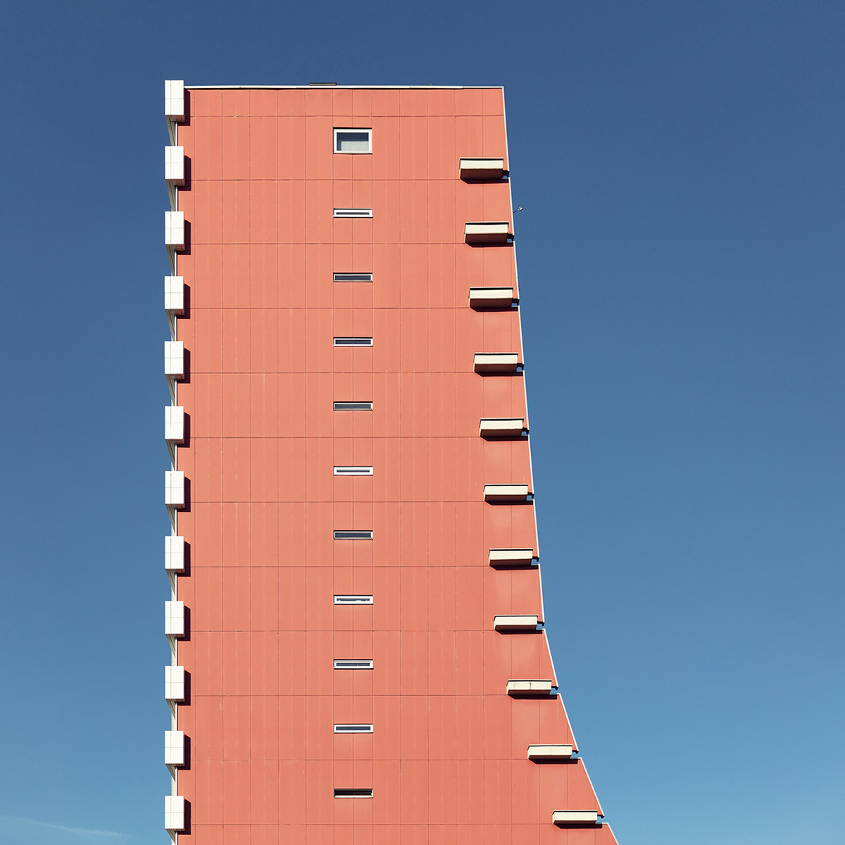 From the middle - de nouvelles images de l'architecture du Luxembourg par Sebastian Weiss From the middle de nouvelles images de l architecture du Luxembourg par Sebastian Weiss 7 From-the-middle-de-nouvelles-images-de-l-architecture-du-Luxembourg-par-Sebastian-Weiss-7