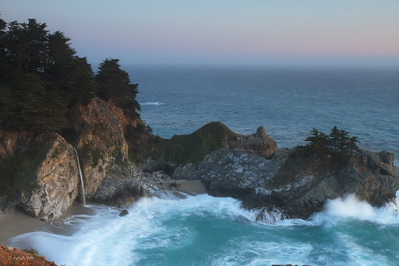 McWay Falls - une cascade dans l'océan de Big Sur en Californie McWay Falls une cascade dans l ocean de Big Sur en Californie 1 McWay-Falls-une-cascade-dans-l-ocean-de-Big-Sur-en-Californie-1