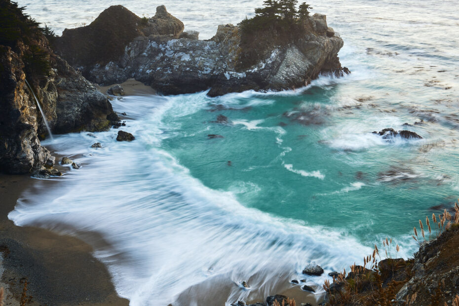 McWay Falls à Big Sur : la cascade de 24 mètres face au Pacifique McWay Falls une cascade dans l ocean de Big Sur en Californie 8 1 McWay Falls une cascade dans l ocean de Big Sur en Californie 8