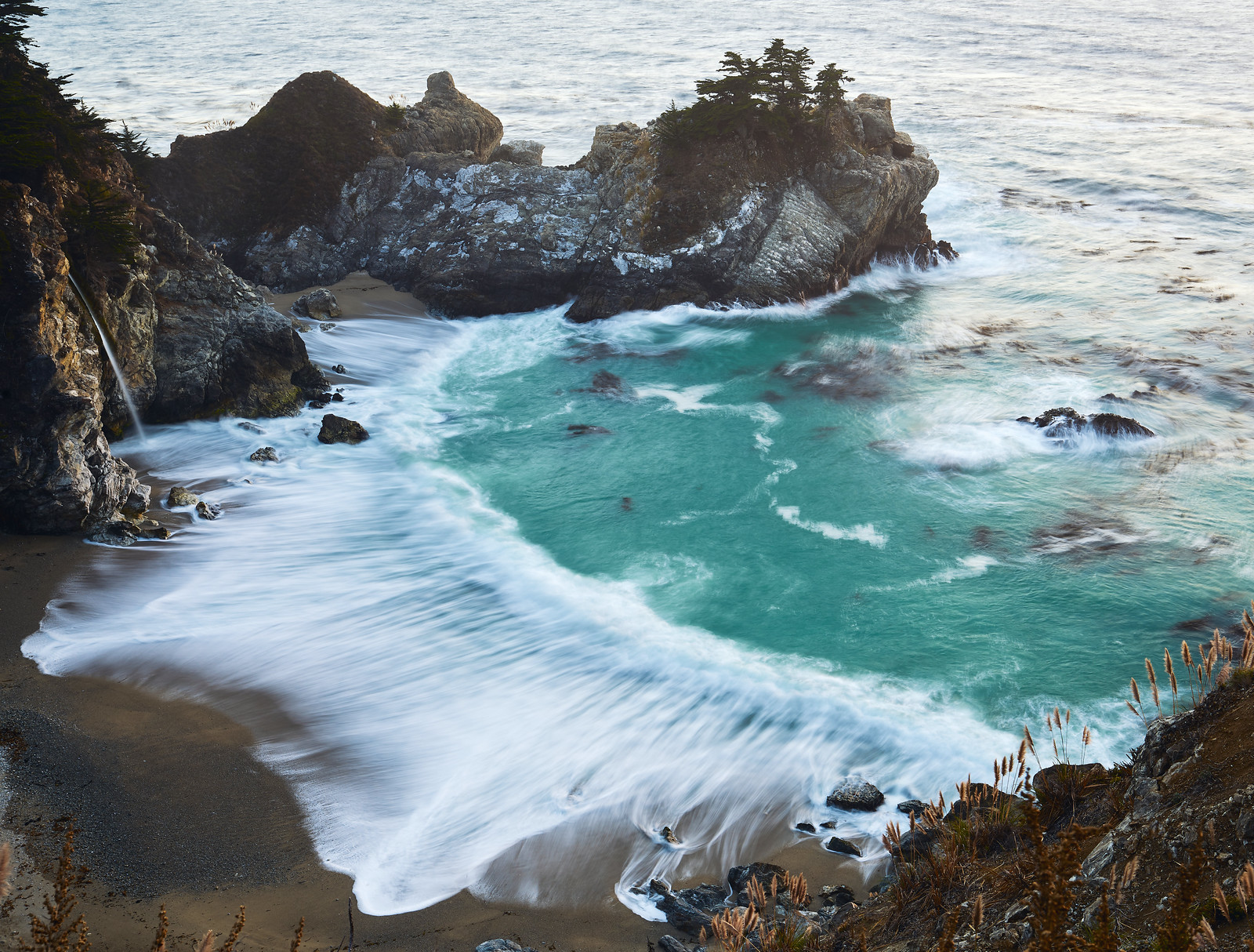 McWay Falls une cascade dans l ocean de Big Sur en Californie 8 Plage de McWay Cove et McWay Falls sur la côte de Big Sur
