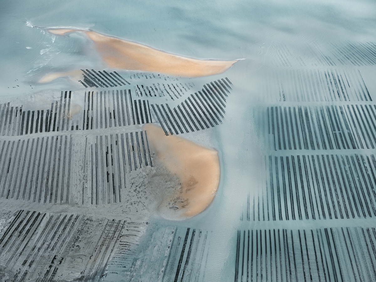 Ostreiculture : les parcs à huitres vus du ciel par Tom Hegen Ostreiculture les parcs a huitres vus du ciel par Tom Hegen 13 Ostreiculture-les-parcs-a-huitres-vus-du-ciel-par-Tom-Hegen-13