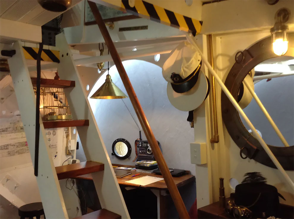 Une cabane en forme de sous-marin jaune à louer sur AirBnb Une cabane en forme de sous marin jaune a louer sur AirBnb 10 Une-cabane-en-forme-de-sous-marin-jaune-a-louer-sur-AirBnb-10