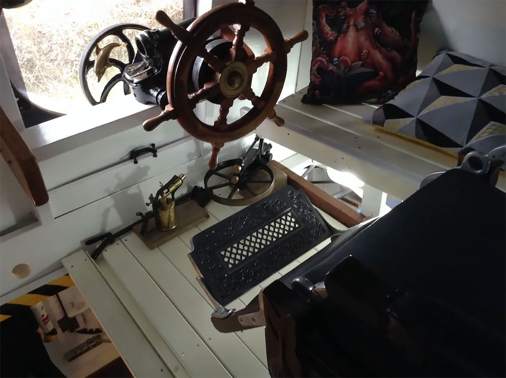 Une cabane en forme de sous-marin jaune à louer sur AirBnb Une cabane en forme de sous marin jaune a louer sur AirBnb 11 Une-cabane-en-forme-de-sous-marin-jaune-a-louer-sur-AirBnb-11