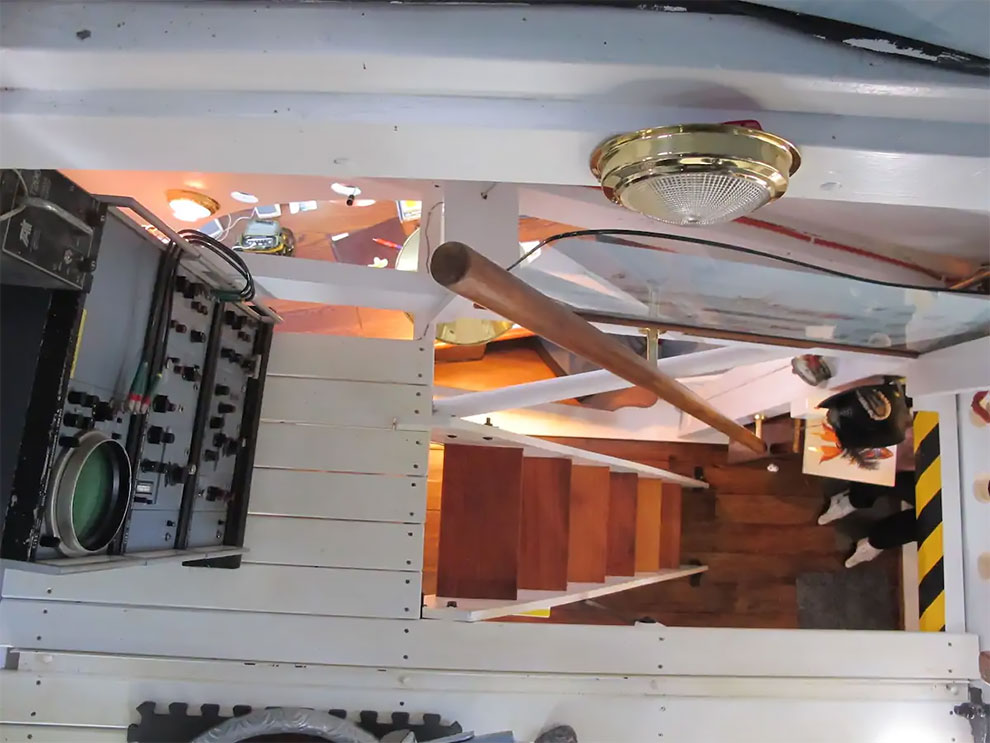 Une cabane en forme de sous-marin jaune à louer sur AirBnb Une cabane en forme de sous marin jaune a louer sur AirBnb 12 Une-cabane-en-forme-de-sous-marin-jaune-a-louer-sur-AirBnb-12