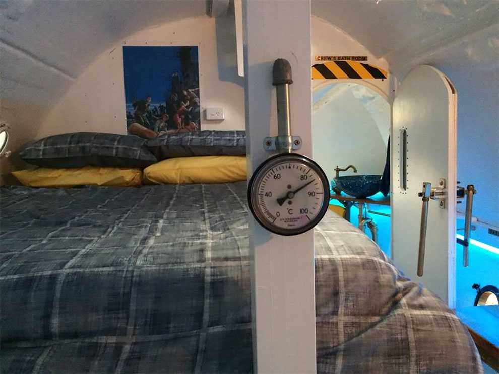 Une cabane en forme de sous-marin jaune à louer sur AirBnb Une cabane en forme de sous marin jaune a louer sur AirBnb 15 Une-cabane-en-forme-de-sous-marin-jaune-a-louer-sur-AirBnb-15