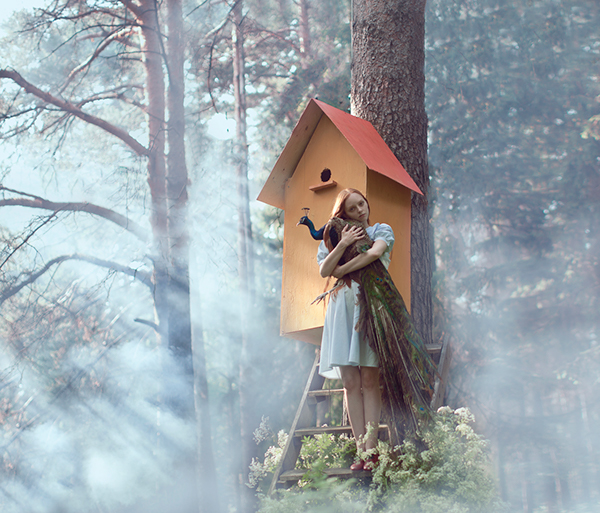 Wild beauty - de jeunes filles et femmes avec des animaux sauvages par Katerina Plotnikova wild beauty de jeunes filles et femmes avec des animaux sauvages par Katerina Plotnikova 6 paon wild-beauty-de-jeunes-filles-et-femmes-avec-des-animaux-sauvages-par-Katerina-Plotnikova-6-paon