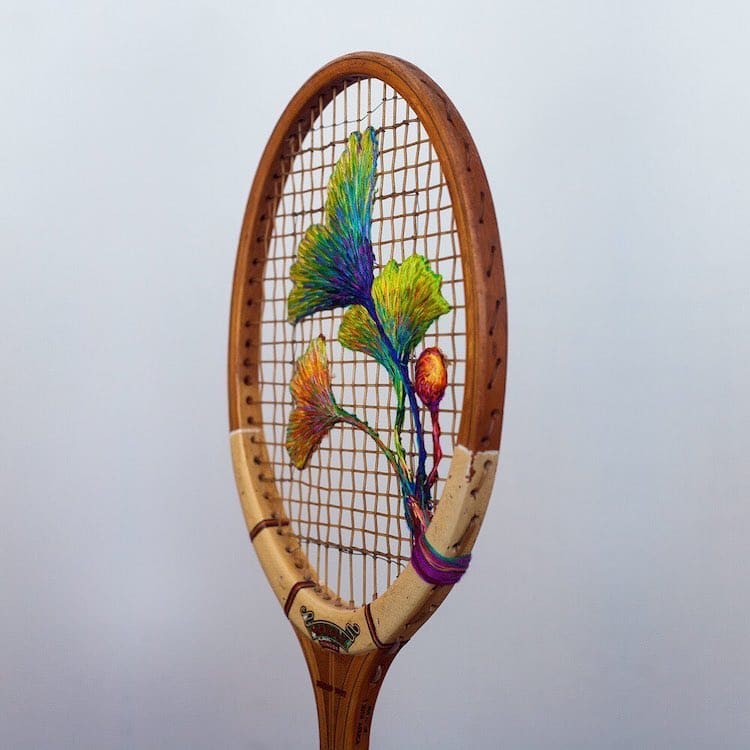 De la broderie sur des raquettes de tennis par Danielle Clough De la broderie sur des raquettes de tennis par Danielle Clough 13 De-la-broderie-sur-des-raquettes-de-tennis-par-Danielle-Clough-13