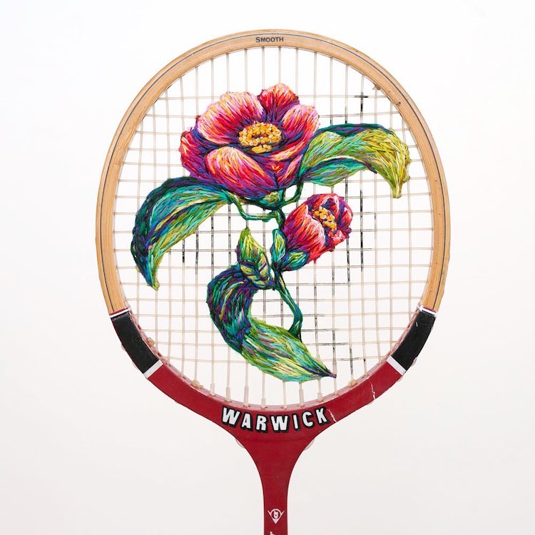 De la broderie sur des raquettes de tennis par Danielle Clough De la broderie sur des raquettes de tennis par Danielle Clough 16 De-la-broderie-sur-des-raquettes-de-tennis-par-Danielle-Clough-16
