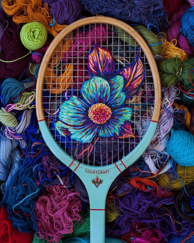 De la broderie sur des raquettes de tennis par Danielle Clough De la broderie sur des raquettes de tennis par Danielle Clough 2 De-la-broderie-sur-des-raquettes-de-tennis-par-Danielle-Clough-2