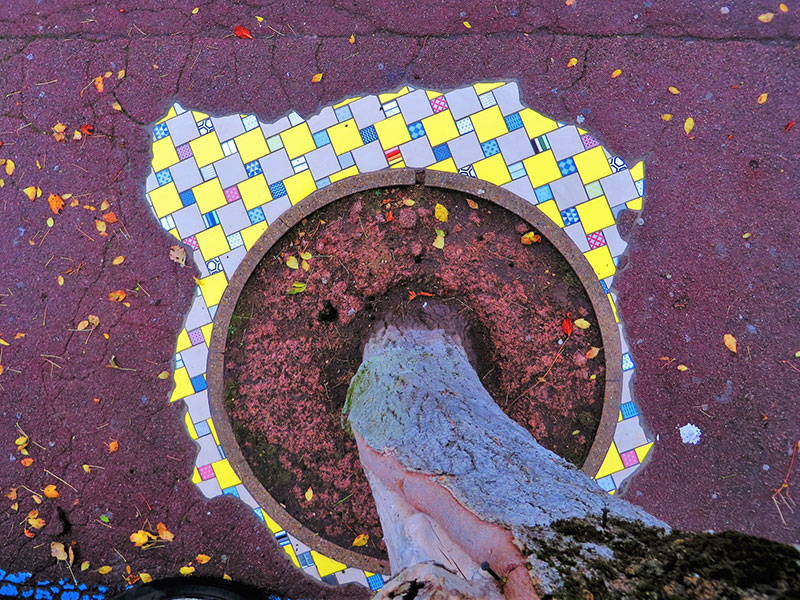 Ememem le chirurgien de la chaussée met de la mosaique dans les nids de poule Ememem le chirurgien de la chaussee met de la mosaique dans les nids de poule 10 Ememem-le-chirurgien-de-la-chaussee-met-de-la-mosaique-dans-les-nids-de-poule-10