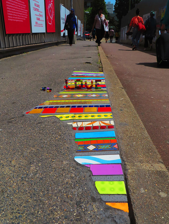 Ememem le chirurgien de la chaussée met de la mosaique dans les nids de poule Ememem le chirurgien de la chaussee met de la mosaique dans les nids de poule 13 Ememem-le-chirurgien-de-la-chaussee-met-de-la-mosaique-dans-les-nids-de-poule-13