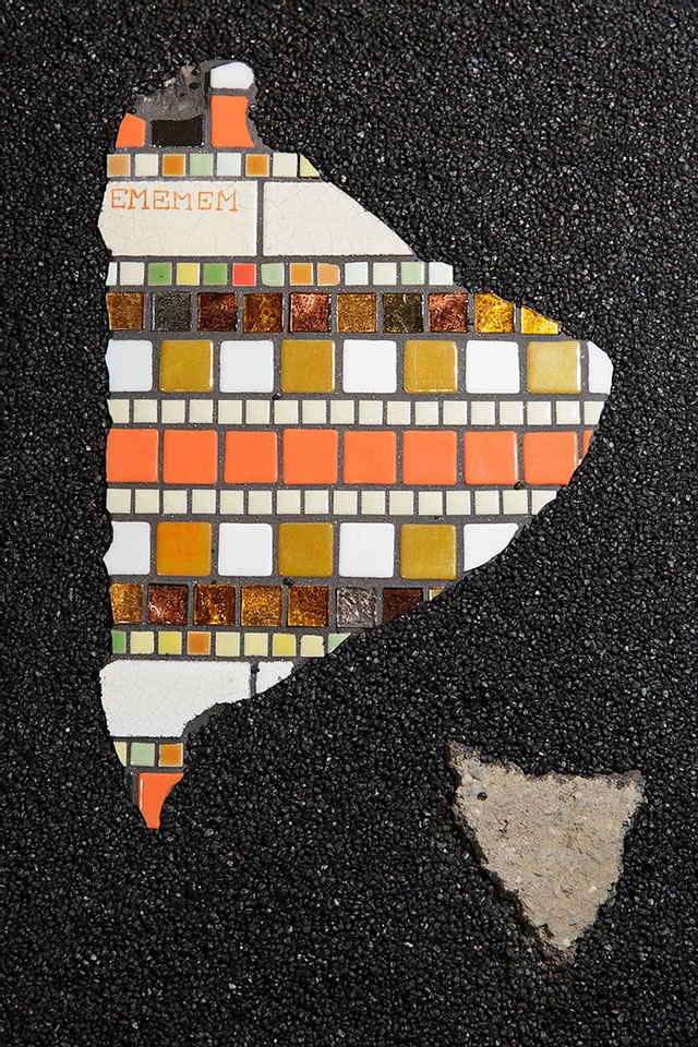 Ememem le chirurgien de la chaussée met de la mosaique dans les nids de poule Ememem le chirurgien de la chaussee met de la mosaique dans les nids de poule 6 Ememem-le-chirurgien-de-la-chaussee-met-de-la-mosaique-dans-les-nids-de-poule-6