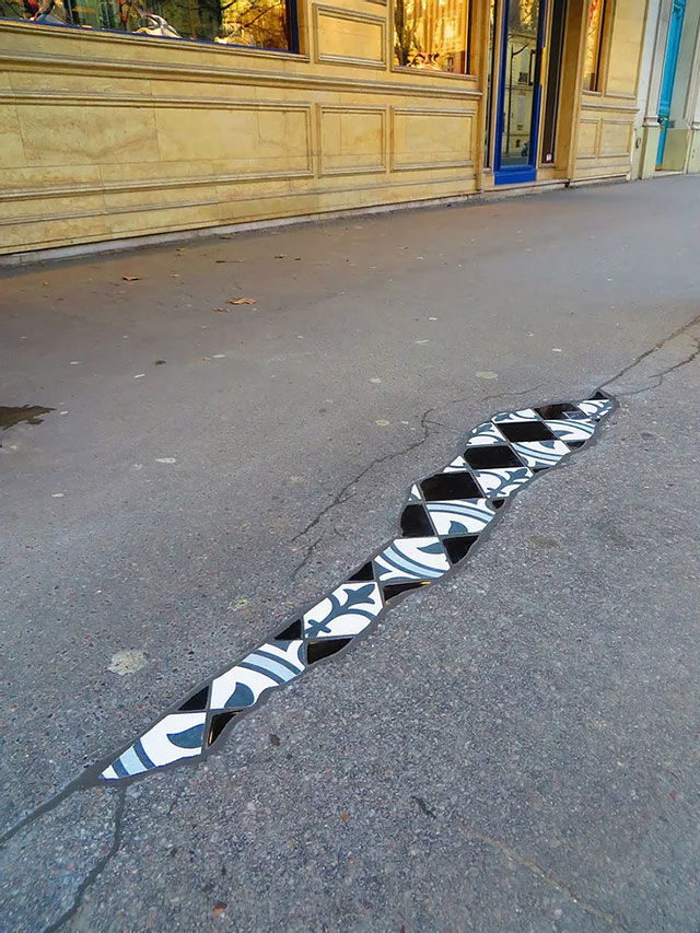 Ememem le chirurgien de la chaussée met de la mosaique dans les nids de poule Ememem le chirurgien de la chaussee met de la mosaique dans les nids de poule 7 Ememem-le-chirurgien-de-la-chaussee-met-de-la-mosaique-dans-les-nids-de-poule-7