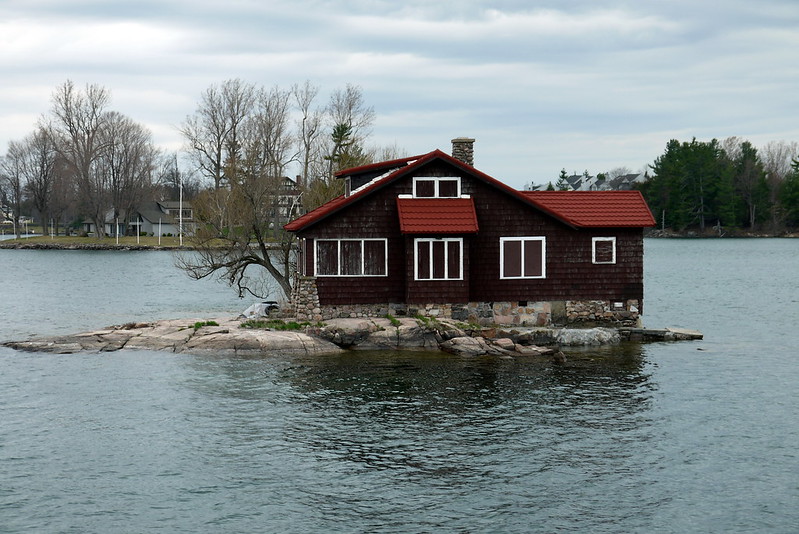 Just Room Enough Island - une maison sur une île minuscule Just Room Enough Island une maison sur une ile minuscule 3 Just-Room-Enough-Island-une-maison-sur-une-ile-minuscule-3