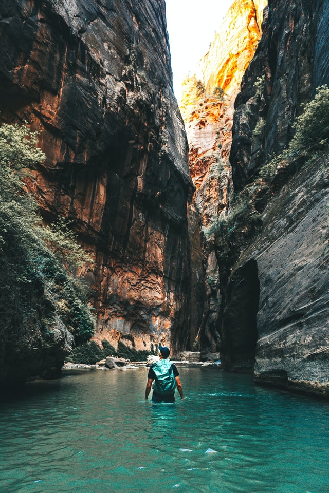 The Narrows - étroit canyon du Zion National Park The Narrows etroit canyon du Zion National Park 2 The-Narrows-etroit-canyon-du-Zion-National-Park-2