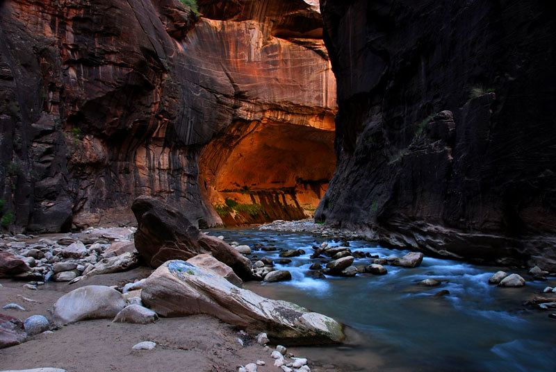 The Narrows - étroit canyon du Zion National Park The Narrows etroit canyon du Zion National Park 8 The-Narrows-etroit-canyon-du-Zion-National-Park-8