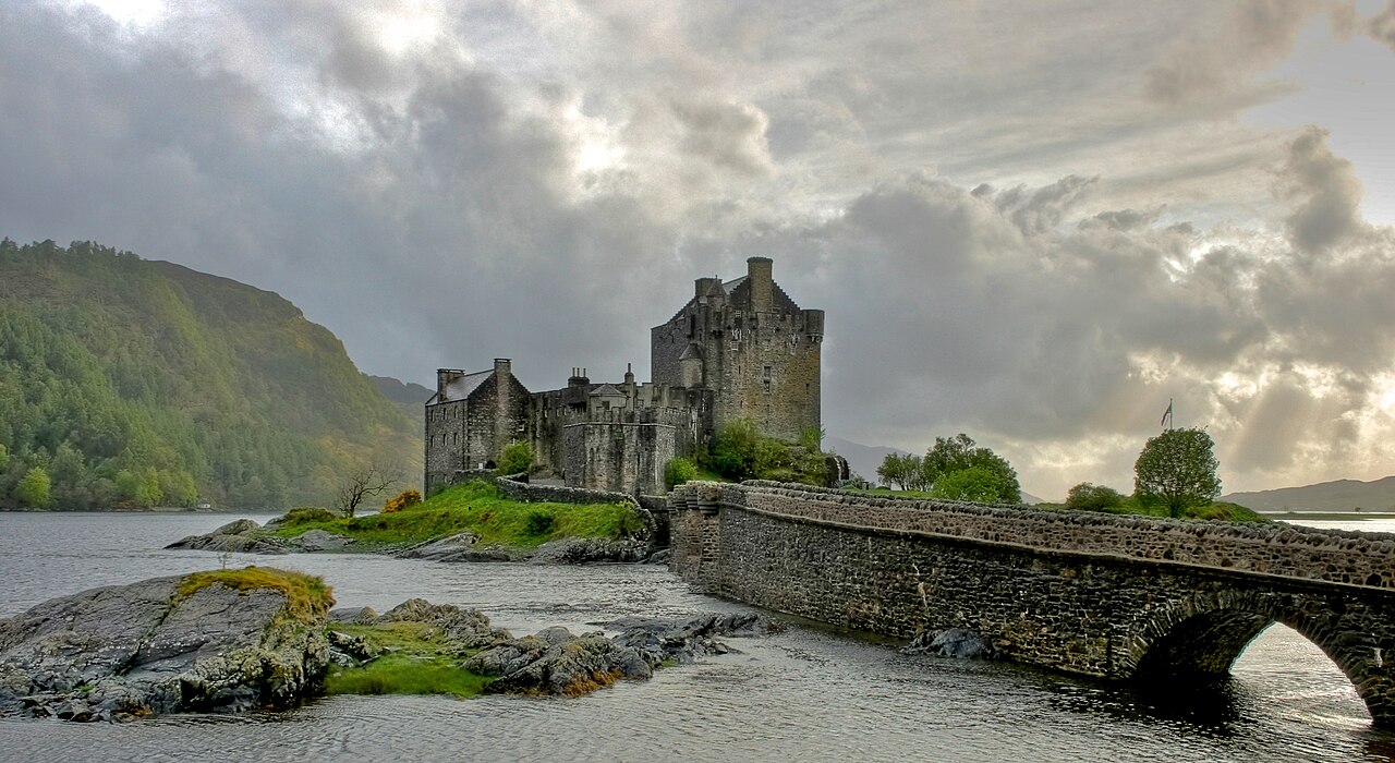 Château d’Eilean Donan sur son île dans les Highlands en Écosse Château d’Eilean Donan sur son île dans les Highlands en Écosse