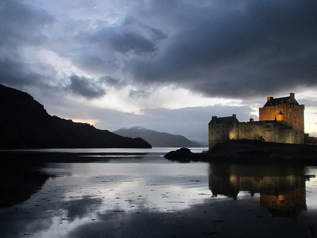 Château d’Eilean Donan en Écosse, célèbre décor de Highlander et James Bond Château d’Eilean Donan en Écosse, célèbre décor de Highlander et James Bond