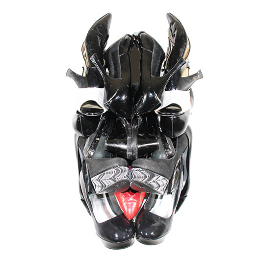 des étonnants masques avec des chaussures par Willie Cole des etonnants masques avec des chaussures par Willie Cole 7 des-etonnants-masques-avec-des-chaussures-par-Willie-Cole-7