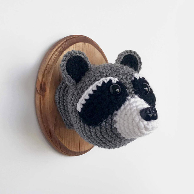 Des trophées sans chasser: la taxidermie en tricot Des trophees sans chasser la taxidermie en tricot 1 raton laveur Des-trophees-sans-chasser-la-taxidermie-en-tricot-1-raton-laveur