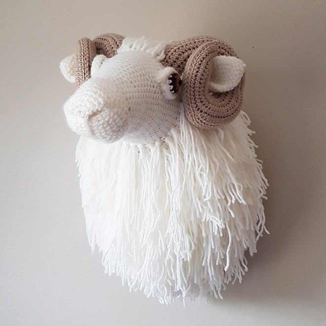 Des trophées sans chasser: la taxidermie en tricot Des trophees sans chasser la taxidermie en tricot 11 mouflon Des-trophees-sans-chasser-la-taxidermie-en-tricot-11-mouflon