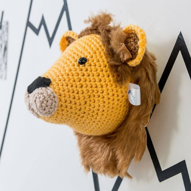Des trophées sans chasser: la taxidermie en tricot Des trophees sans chasser la taxidermie en tricot 14 lion Des-trophees-sans-chasser-la-taxidermie-en-tricot-14-lion
