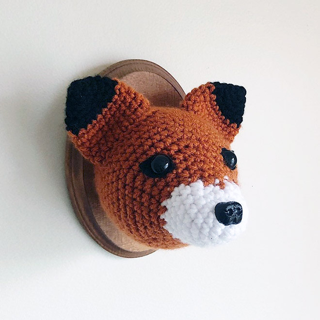 Des trophées sans chasser: la taxidermie en tricot Des trophees sans chasser la taxidermie en tricot 15 renard Des-trophees-sans-chasser-la-taxidermie-en-tricot-15-renard
