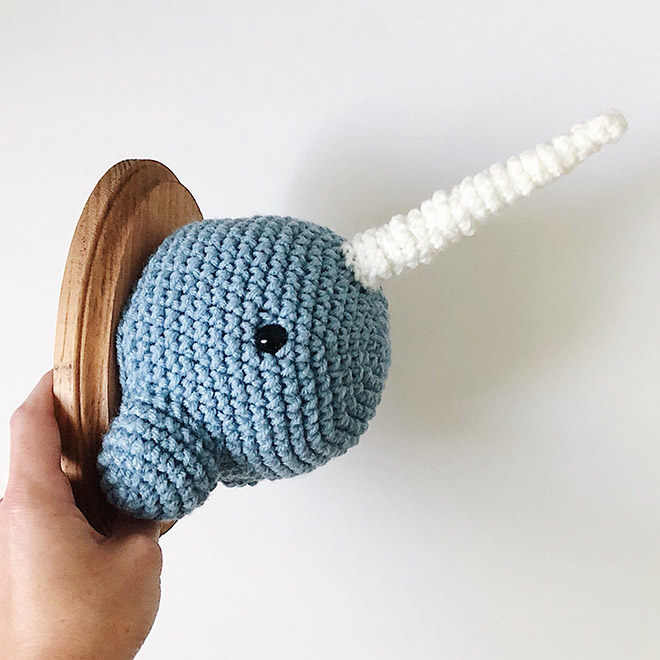 Des trophées sans chasser: la taxidermie en tricot Des trophees sans chasser la taxidermie en tricot 16 narval Des-trophees-sans-chasser-la-taxidermie-en-tricot-16-narval