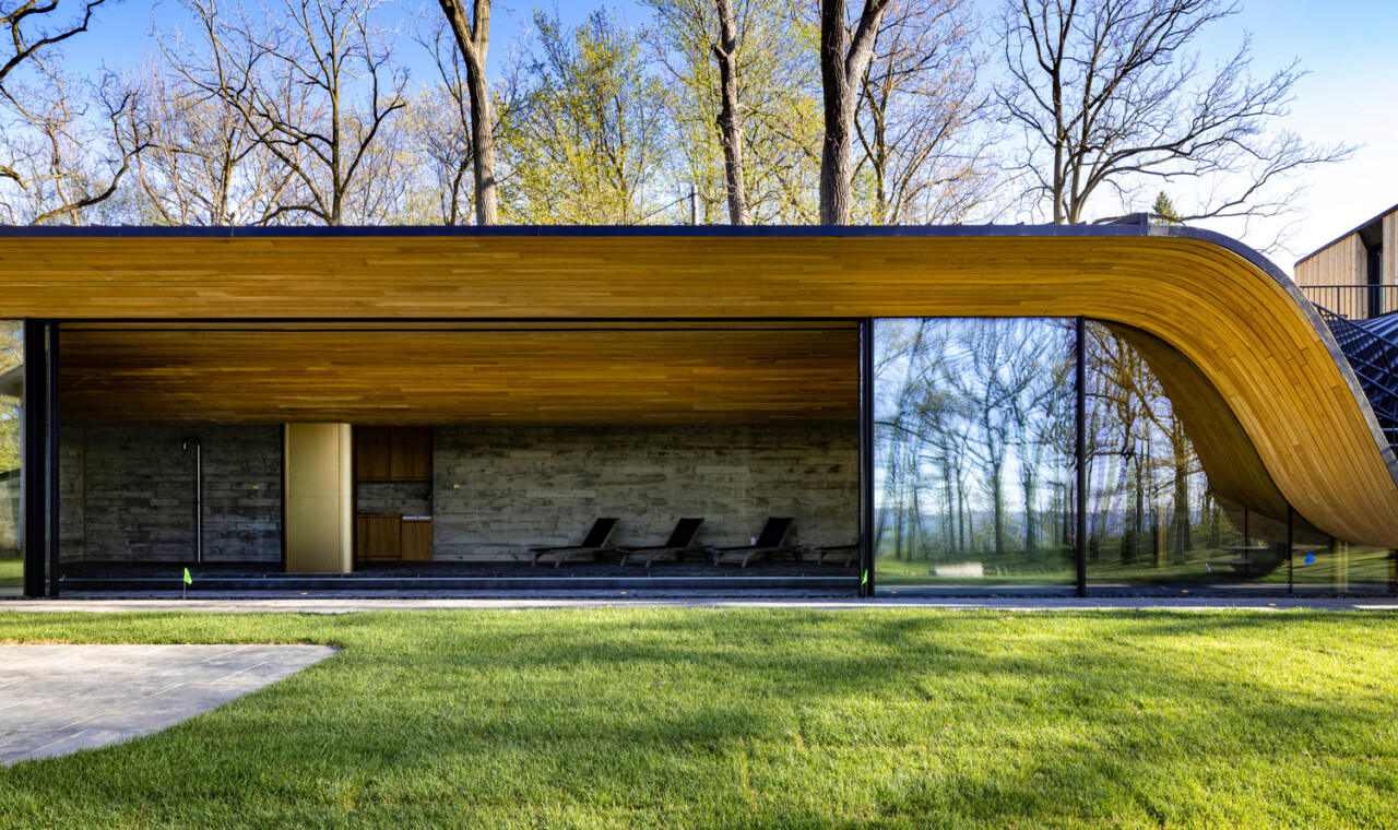 Fold House - une magnifique piscine couverte avec un toit ondulé Fold House une magnifique piscine couverte avec un toit ondule 3 Fold-House-une-magnifique-piscine-couverte-avec-un-toit-ondule-3