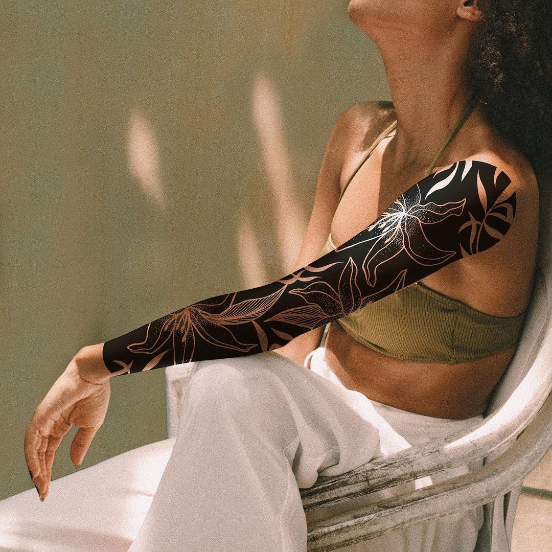 Les délicats tatouages noirs blackwork de Jessie Cohen Les delicats tatouages noirs blackwork de Jessie Cohen 10 Les-delicats-tatouages-noirs-blackwork-de-Jessie-Cohen-10